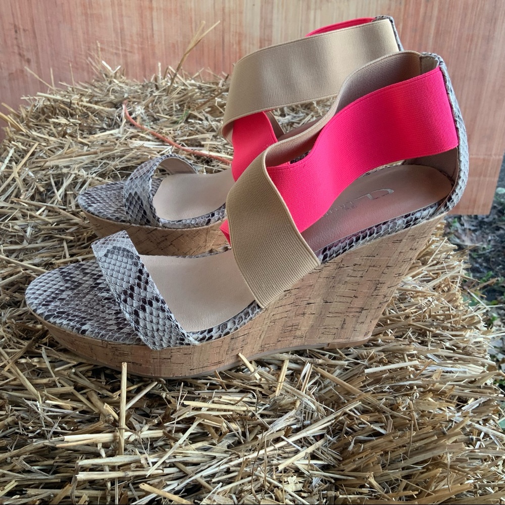 Snakeskin Wedges by Laundry Sz 8 Almost New